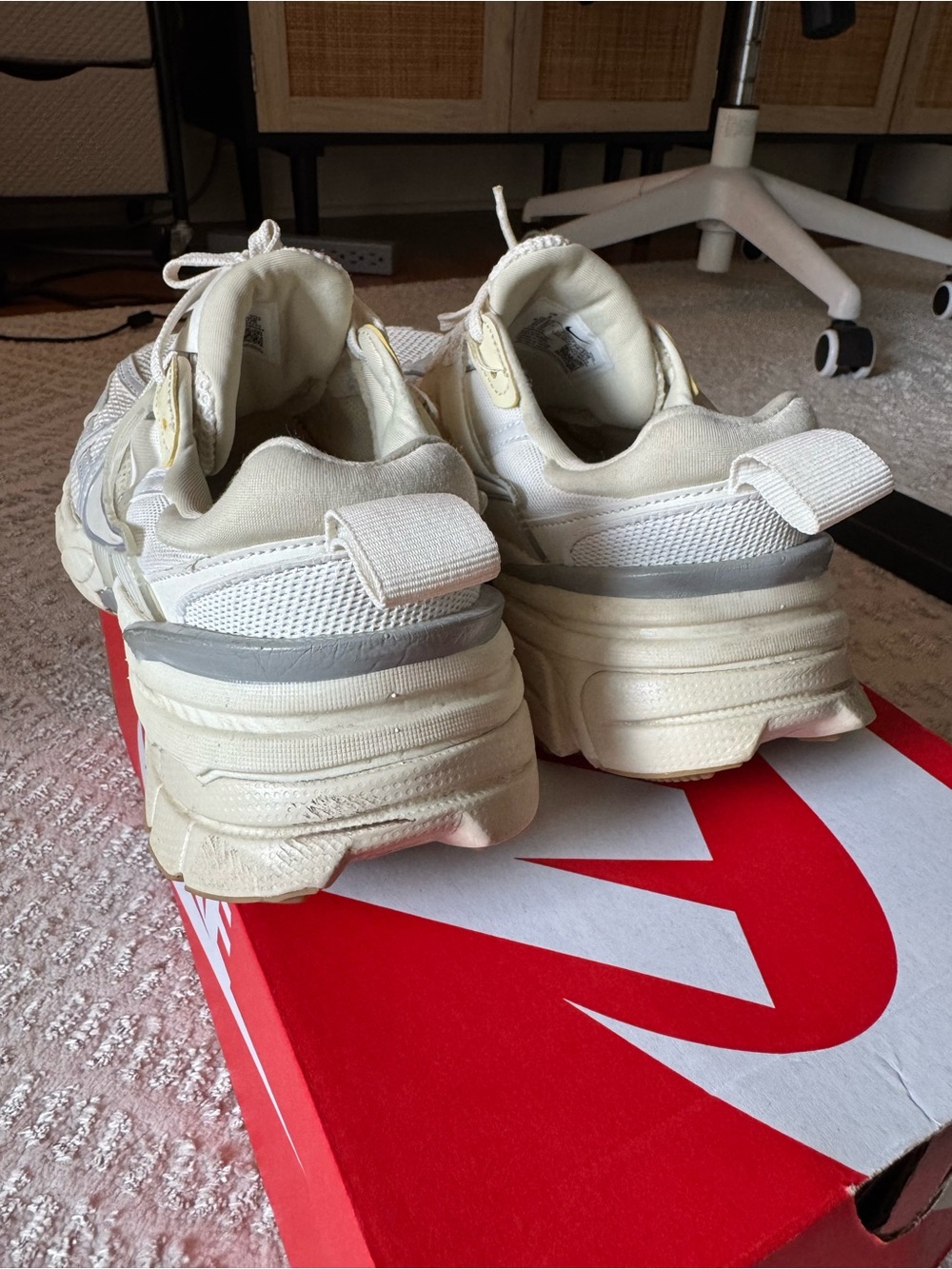 Nike V2K Run in Cream - Picture 4 of 7